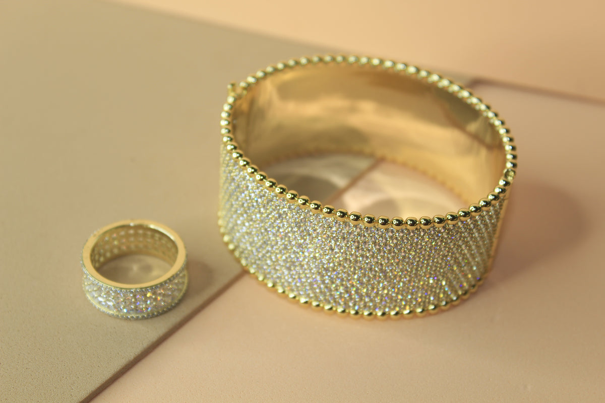 希少✨Chloe Ribbon Rhinestone Gold Bangle Chloé The Chloé Iconic Bracelet | Chloé US
