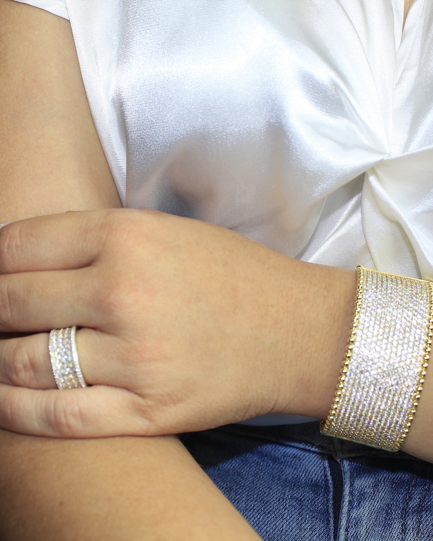 希少✨Chloe Ribbon Rhinestone Gold Bangle Chloe Shiny Bangle | Vanity Deluxxe